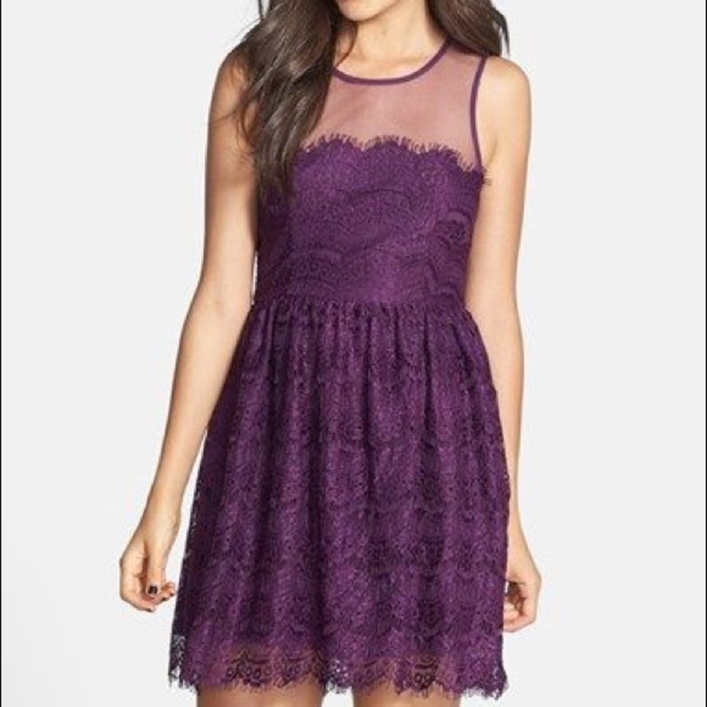 En Creme lace dress